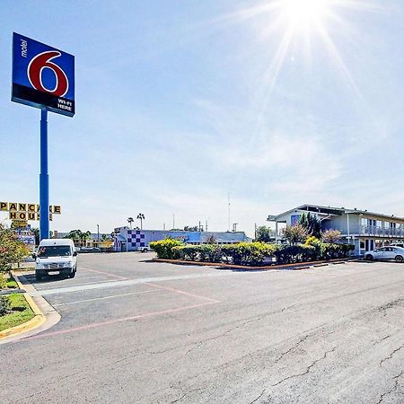 Motel 6-Laredo, Tx - South Zewnętrze zdjęcie